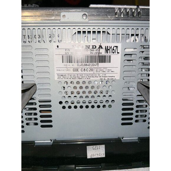 2007 HONDA CR-V - AM/FM 4XN0 RADIO CD-Player OEM 39100-SWA-A50 NH167L - Picture 3 of 3